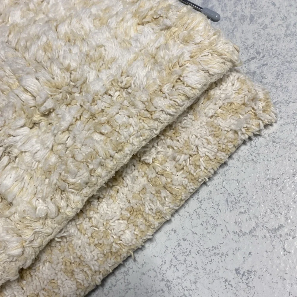 Tufted Rug Set Súper Soft ( 2 pieces) New without tag Skid-resistant backing